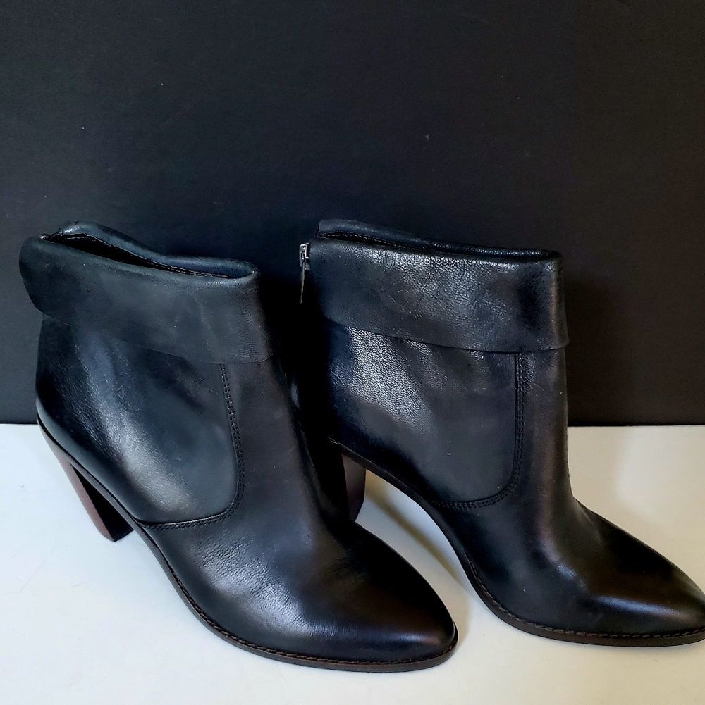 Lucky Brand Black Nycott Leather Fold Over Heeled Ankle Booties 8.5M Back Zipper